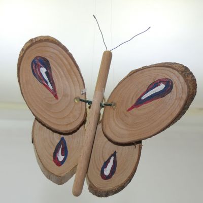 Schmetterling aus Holzscheiben
